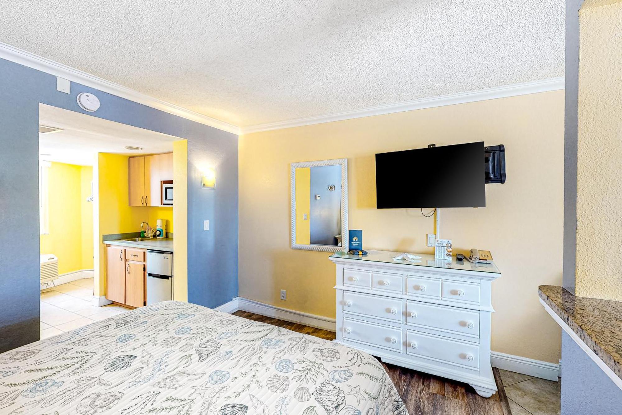 Pelican Pointe Apartment Clearwater Beach Room photo